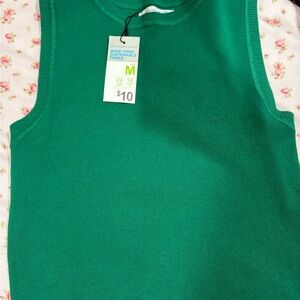 Green Sleeveless woman Top